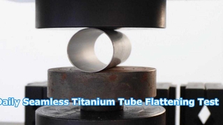 Teste diário de achatamento de tubo de titânio sem costura